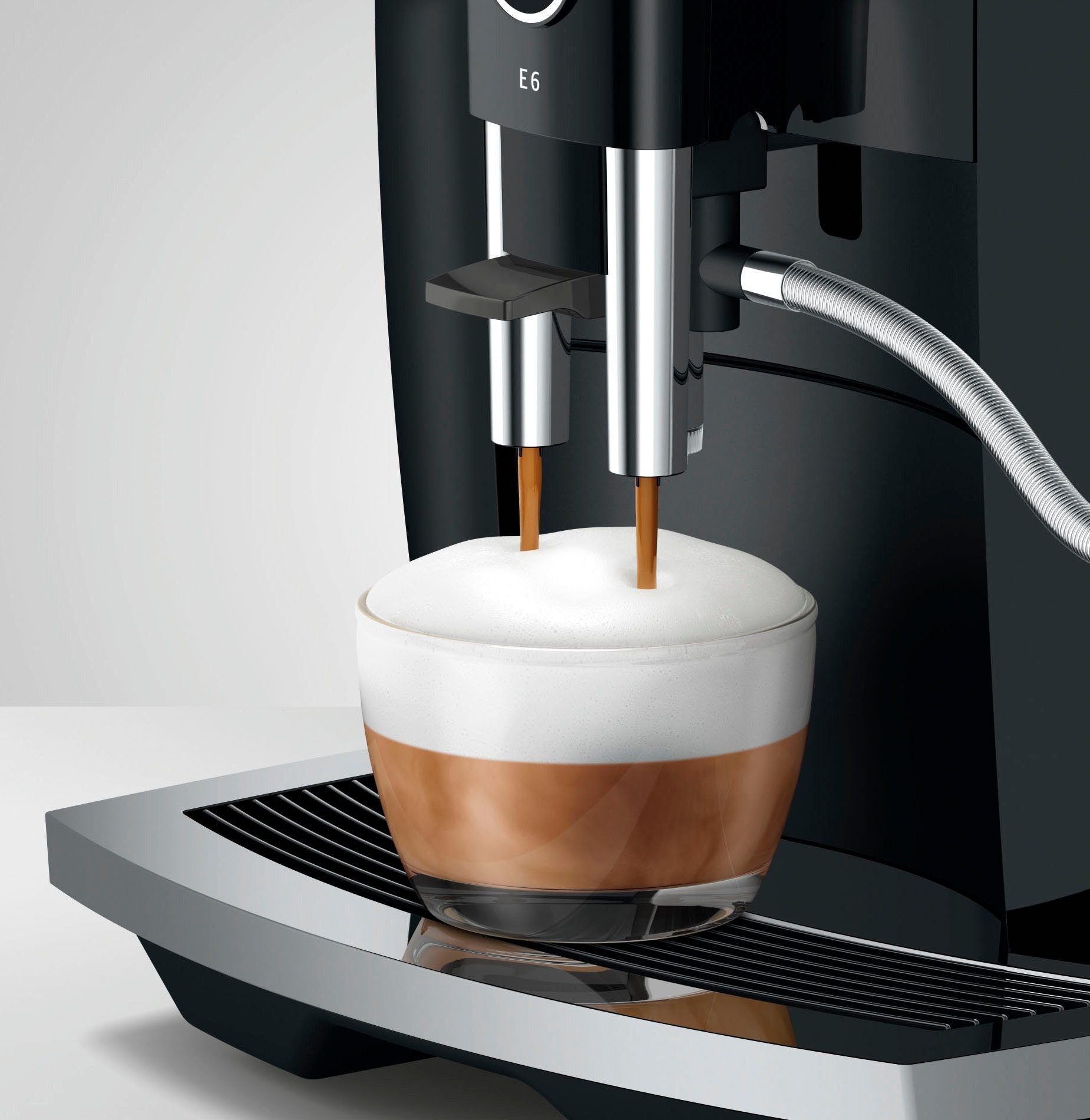 JURA E6 Kaffeevollautomat Full Black Edition mit TFT-Farbdisplay und Milchschaumsystem