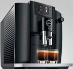 JURA E6 Kaffeevollautomat Full Black Edition mit TFT-Farbdisplay und Milchschaumsystem