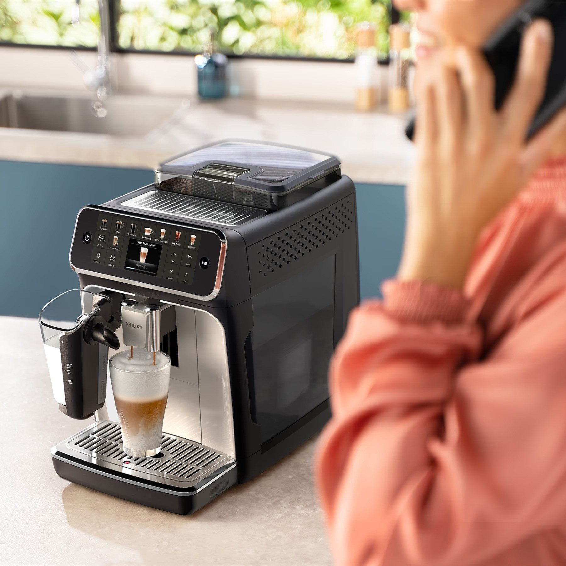 Philips Series 5500 EP5547/90 Kaffeevollautomat mit 12 Mahlgradeinstellungen und LatteGo Milchsystem